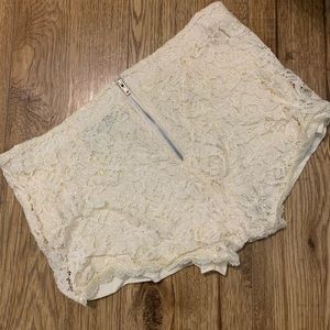 ☀️ 4/$25 BLUENOTES | White/Ivory Lace Shorts